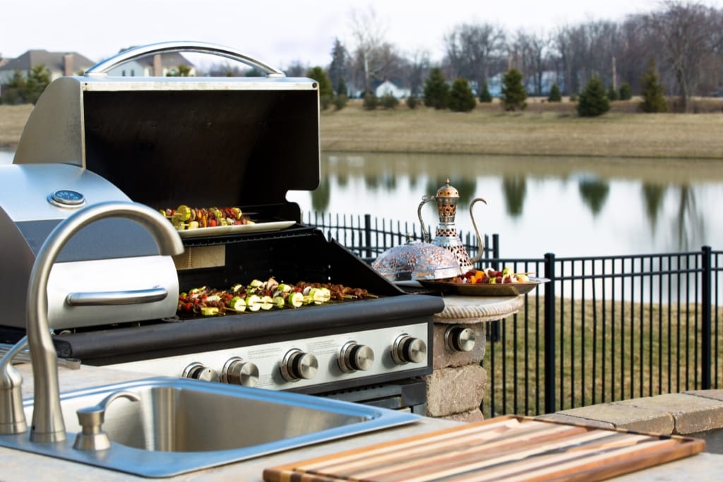How To Negotiate The Best Price For Remodeling An Outdoor Kitchen