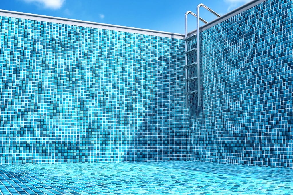 5 Myths About Pool Tile Cleaning Debunked