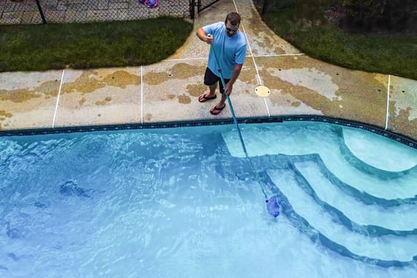 5 Tips For Choosing The Right Pool Tile Cleaning Company